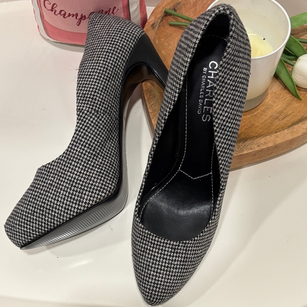 NIB Charles by Charles David Houndstooth Heels